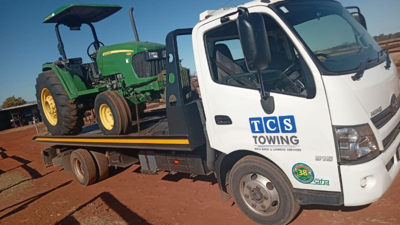 John Deere tractor — farm equipment tow nationwide